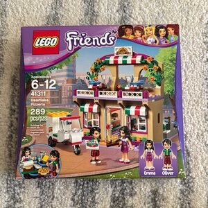 LEGO Friends Heartlake Pizzeria Building Set